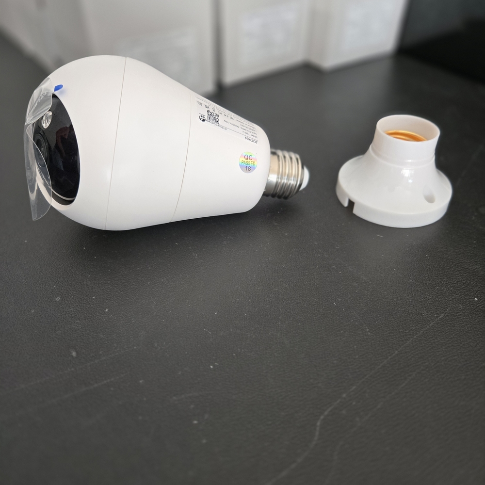 Lightbulb Camera - Picture 3 of 6